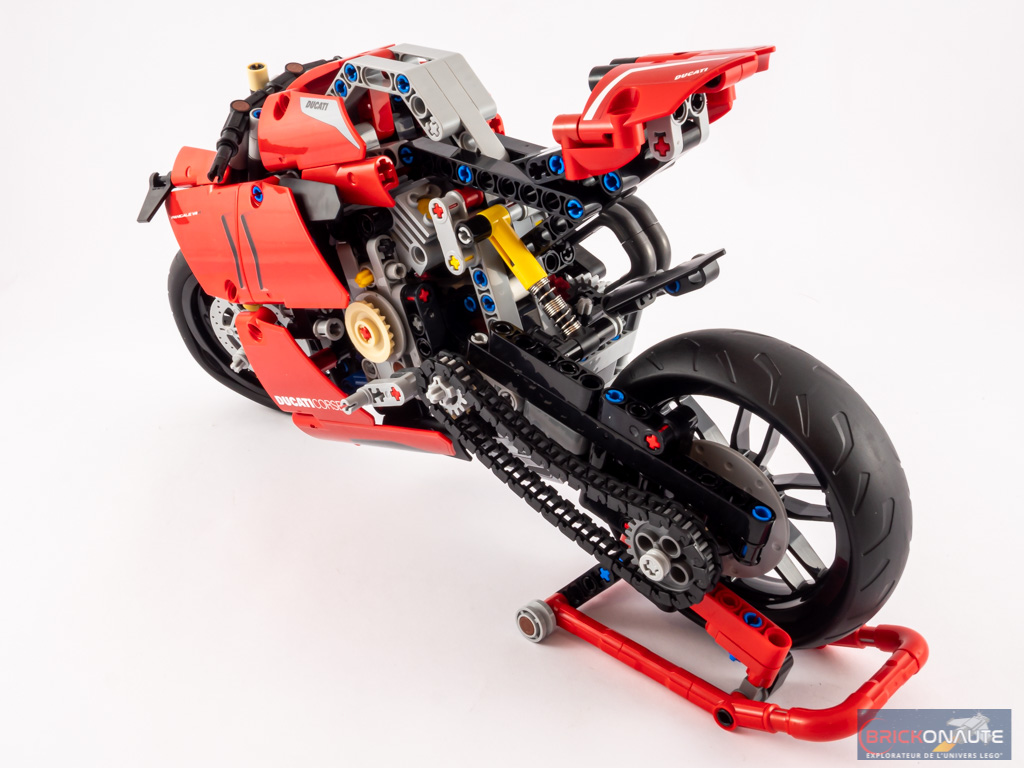 LEGO Technic Ducati Panigale V4 R Motorcycle 42107 Kit de construction –  Kit de démonstration Superbike à collectionner avec boîte de vitesses et  suspension de travail, amusant pour adultes et amateurs de