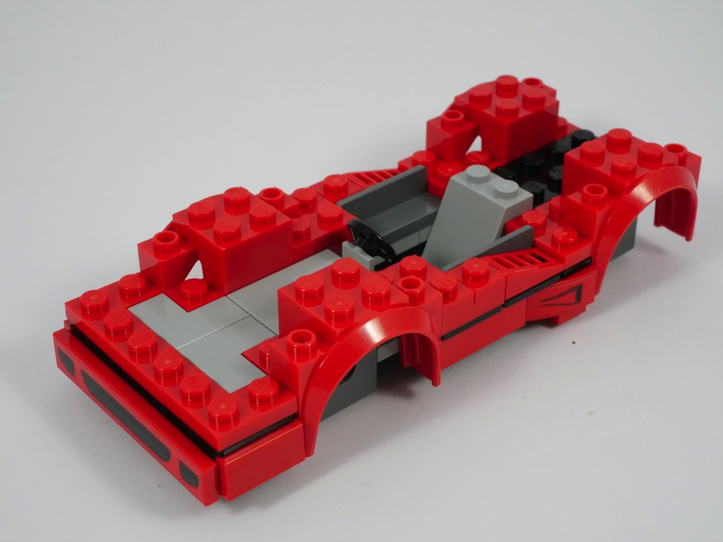 LEGO propose de construire une Ferrari F40