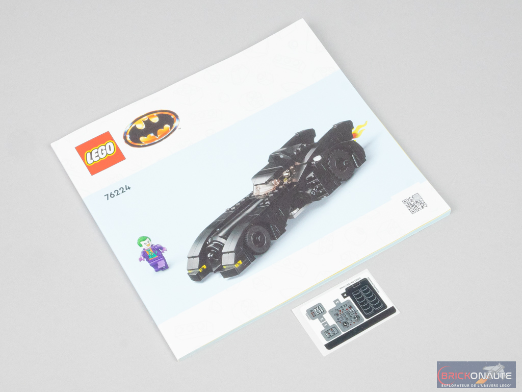 LEGO DC Comics 76224 pas cher, La Batmobile : poursuite entre Batman et le  Joker